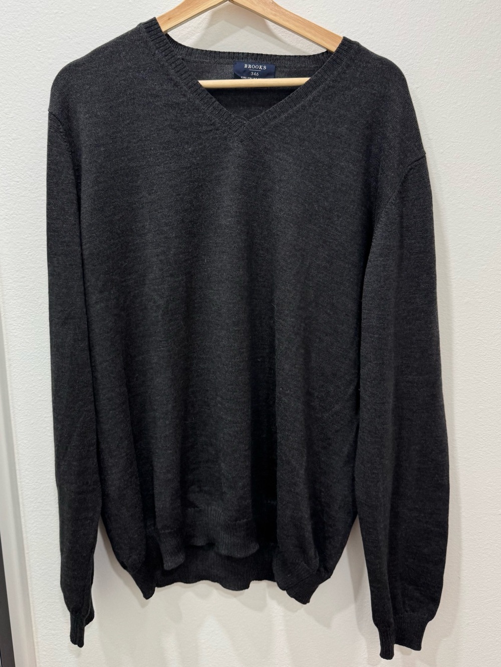 Brooks brothers fine merino Italian wool charcoal gray sweater